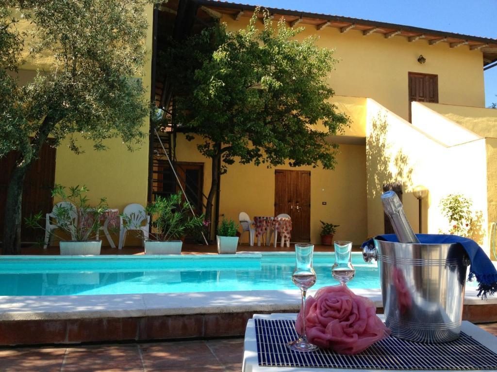 Il Porto Aparthotel Tuoro sul Trasimeno Exterior photo