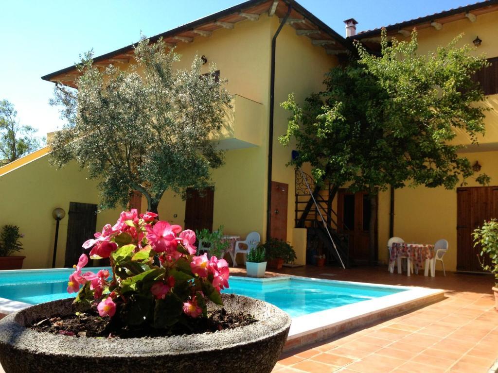Il Porto Aparthotel Tuoro sul Trasimeno Exterior photo