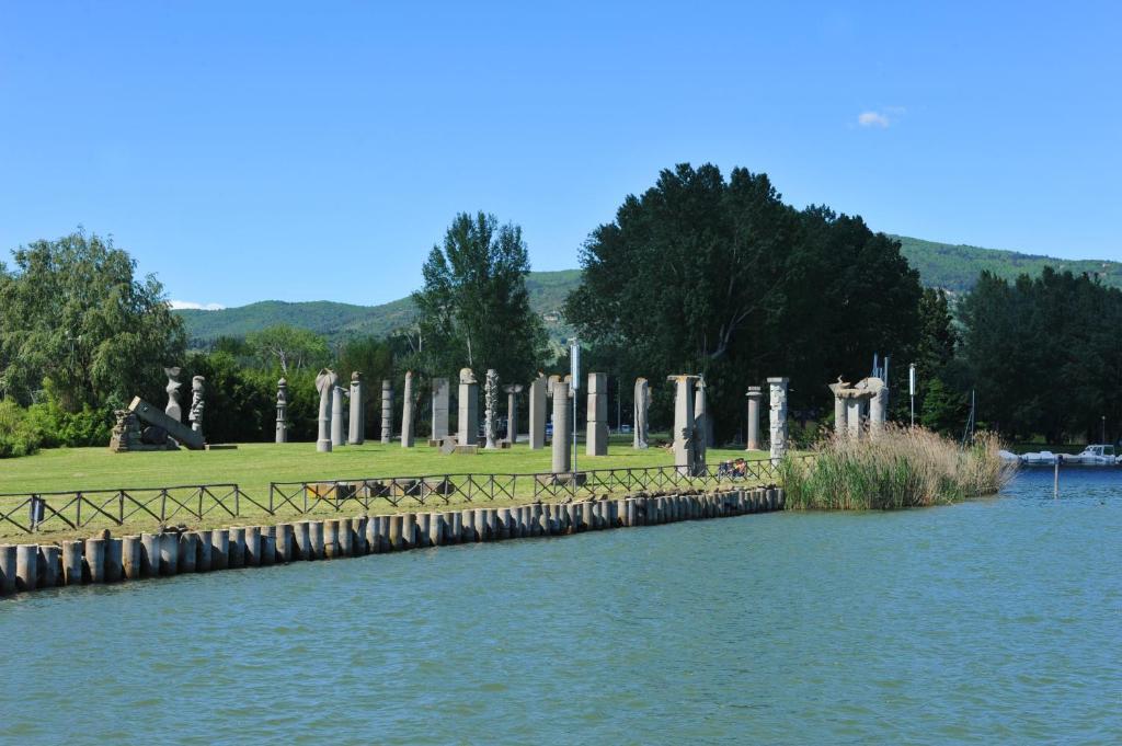 Il Porto Aparthotel Tuoro sul Trasimeno Exterior photo