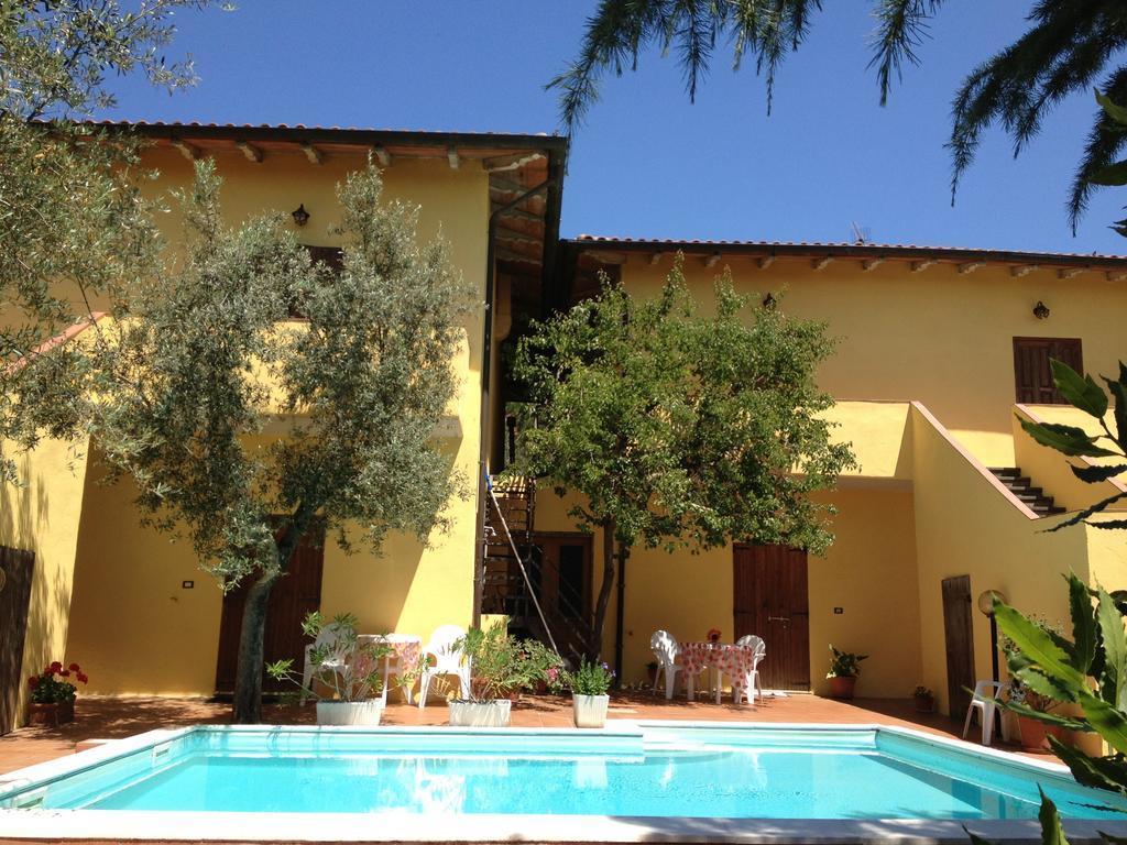 Il Porto Aparthotel Tuoro sul Trasimeno Exterior photo